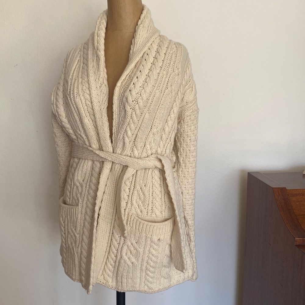 Carraigdonn sz M 100% Irish merino wool cardigan cream color pockets, tie